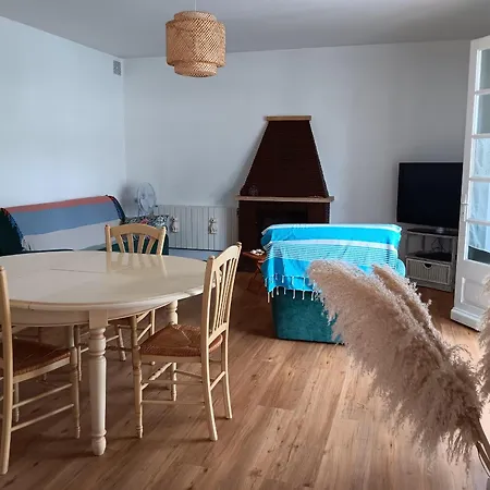Holiday home Spacieuse 6 Pers. Proche Et Commerces - Fr-1-476-242