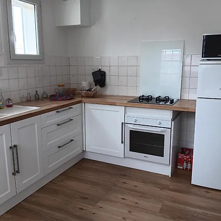 Holiday home Spacieuse 6 Pers. Proche Et Commerces - Fr-1-476-242 *
